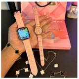 Vous cherchez une montre élégante qui fait plus que donner l’heure ❓ ❓ ❓ 🎀 Découvrez la Smartwatch A16 Plus – Le coffret qui fait briller chaque tenue.